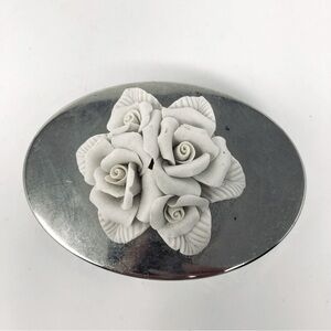 Small glad box with decorative lid